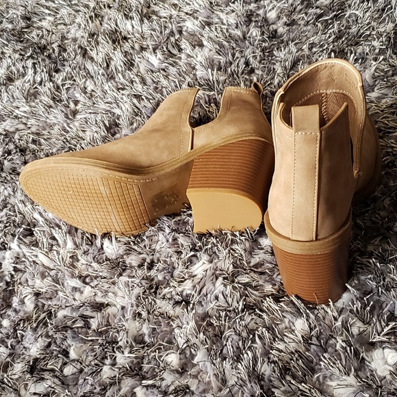 NWOT YOKI Vegan Booties - 9 - Picture 3 of 3